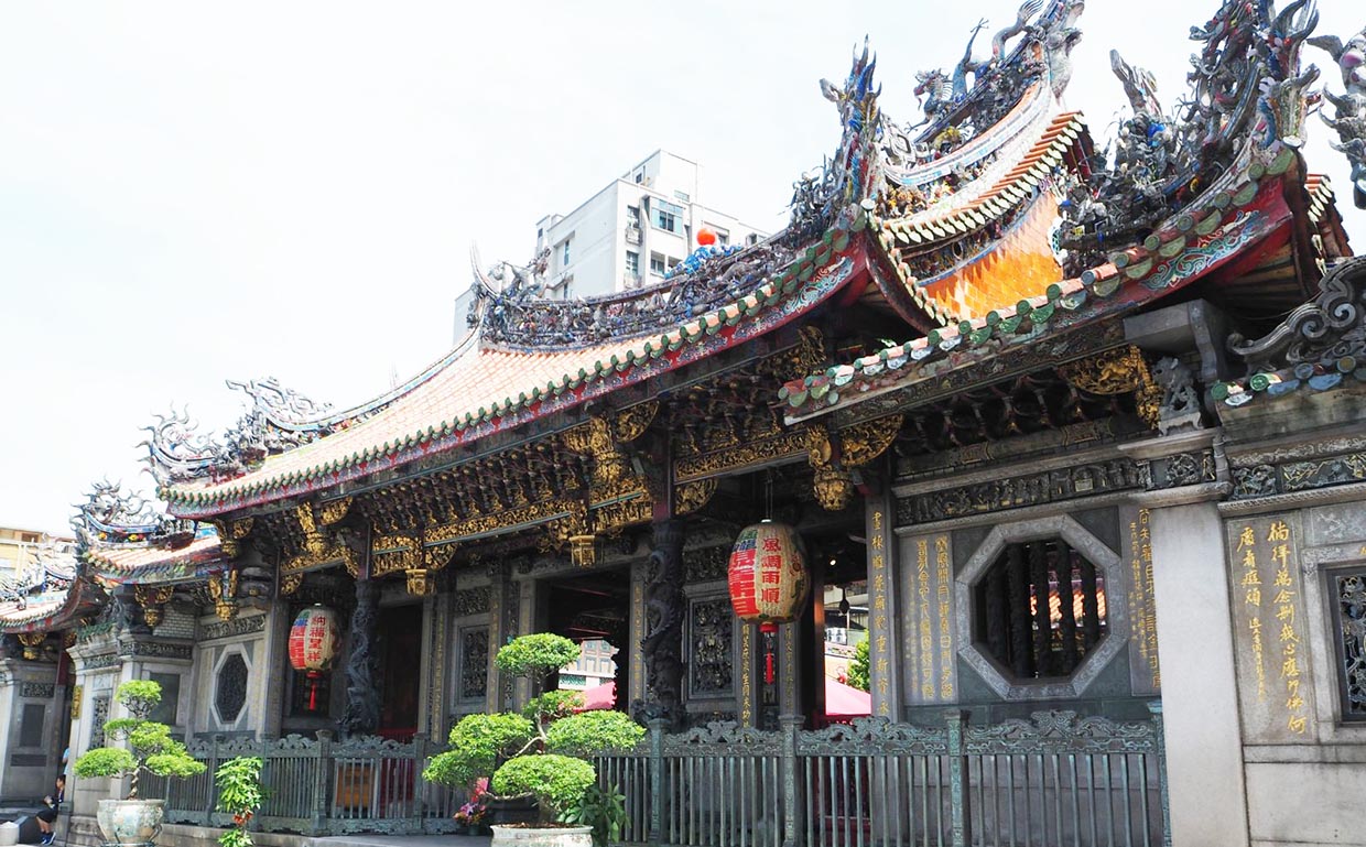 台灣紅木牌匾定制：寺廟宗祠,園林景觀,創意招牌,抱柱對聯